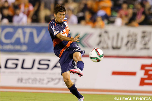 【明治安田Ｊ２ 第27節 愛媛vsＣ大阪】今季加入後初ゴールとなる同点弾を決めた内田　健太（愛媛）（3/4）