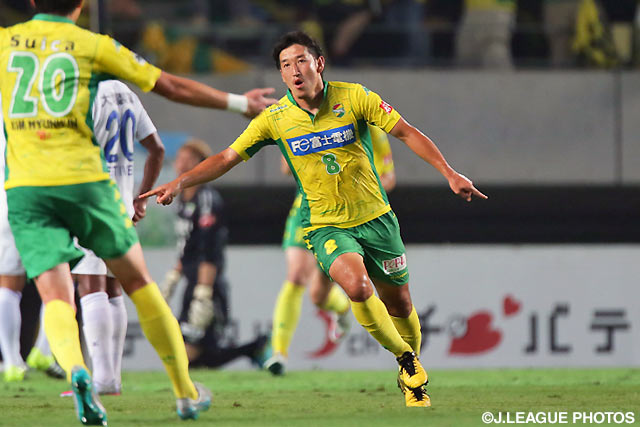 【明治安田Ｊ２ 第27節 千葉vs徳島】強烈なミドルシュートで試合の均衡を破った谷澤　達也（千葉）（2/4）