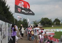 【明治安田Ｊ３ 第24節 盛岡vs山口】ピッチに声援を送るファン・サポーター（1/3）