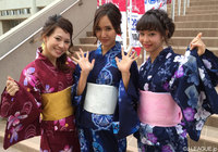 【明治安田Ｊ３ 第24節 琉球vsYS横浜】「レディースナイト」が開催され、浴衣着用の女性来場者にはもれなくプレゼントが進呈された（1/3）