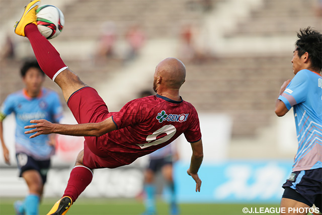 【明治安田Ｊ３ 第24節 琉球vsYS横浜】豪快な先制ゴールを叩き込んだ中山　悟志（琉球）（2/3）