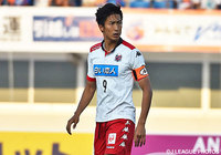 【明治安田Ｊ２ 第28節 長崎vs札幌】クロスバー直撃のシュートを放った都倉　賢（札幌）（1/3）