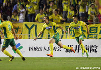 【明治安田Ｊ２ 第28節 Ｃ大阪vs千葉】今季11点目となる先制点を決めたネイツ　ペチュニク（千葉）（2/3）