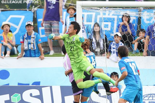 【明治安田Ｊ３ 第25節 秋田vs藤枝】3試合連続無失点に抑えた松本　拓也（秋田）（2/3）