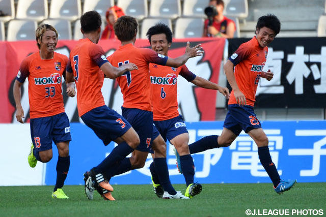【明治安田Ｊ３ 第25節 長野vs福島】今季初得点となる決勝点を挙げた仙石　廉（長野）（2/3）