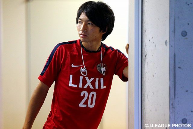 【明治安田Ｊ１ ２ｎｄ 第6節 広島vs鹿島】ウォーミングアップへ向かう前の柴崎　岳（鹿島）（5/18）