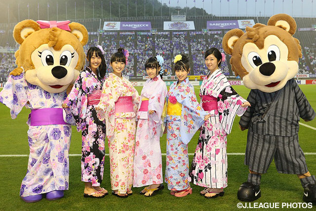 【明治安田Ｊ１ ２ｎｄ 第6節 広島vs鹿島】広島のマスコット・サンチェとフレッチェ、サンフレッチェレディースＳＰＬ∞ＡＳＨは浴衣姿でピッチに登場（8/18）