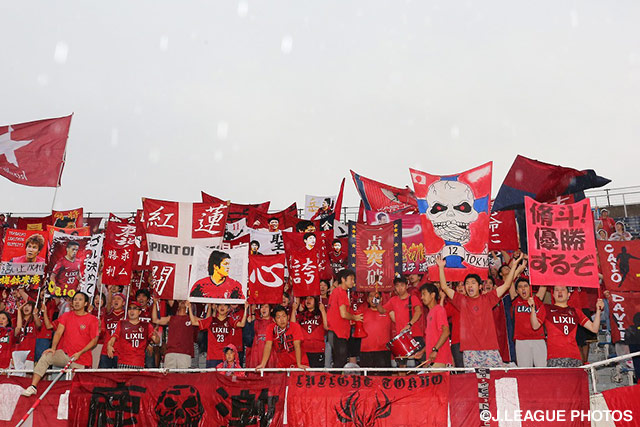 【明治安田Ｊ１ ２ｎｄ 第6節 広島vs鹿島】チームへ声援を送る鹿島のファン・サポーター（6/18）