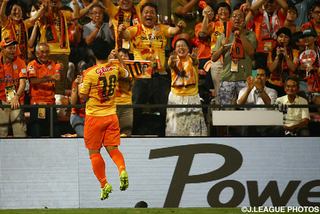【明治安田Ｊ１ ２ｎｄ 第6節 清水vs湘南】同点ゴールを挙げて喜ぶ大前　元紀（清水）（6/15）