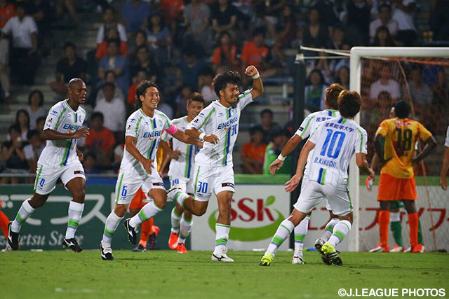 【明治安田Ｊ１ ２ｎｄ 第6節 清水vs湘南】冷静かつ豪快に決勝ゴールを決めた島村　毅（湘南）（11/15）