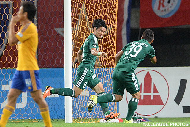 【明治安田Ｊ１ ２ｎｄ 第6節 仙台vs松本】クロスを頭で決め先制点を決めた岩上　祐三（松本）（4/8）