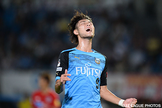 【明治安田Ｊ１ ２ｎｄ 第6節 川崎Ｆvs山形】シュートを外し、天を仰ぐ杉本　健勇（川崎Ｆ）（4/6）