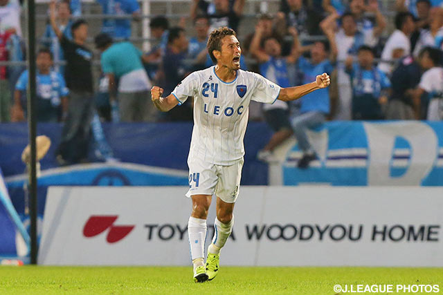 【明治安田Ｊ２ 第29節 栃木vs横浜FC】巧みなヘディングで同点ゴールを流し込んだ松下　年宏（横浜FC）（3/4）