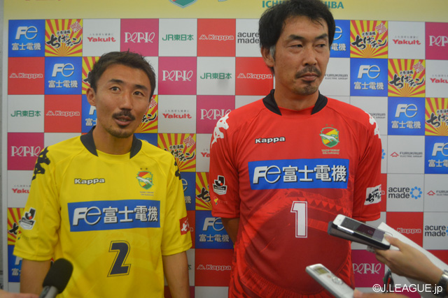 【明治安田Ｊ２ 第29節 千葉vs長崎】フクアリ10周年記念ユニフォームのPRイベントに参加したOBの坂本　將貴氏と立石　智紀氏（1/4）