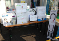 【明治安田Ｊ２ 第29節 水戸vs讃岐】テーブルには抽選会で当たる豪華景品が積み上げられている（1/4）