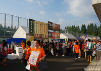 【明治安田Ｊ３ 第26節 山口vs琉球】スタジアム外の飲食店舗は香りに誘われた多くのファン・サポーターで賑わう（1/3）