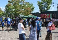 【明治安田Ｊ３ 第26節 盛岡vs秋田】隣県同士の対決となる一戦。スタジアムには早くから多くのファン・サポーターが集まった（1/3）