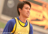 【明治安田Ｊ１ ２ｎｄ 第7節 広島vs柏】ビブスを着てウォーミングアップを行う工藤　壮人（柏）（6/19）