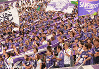 【明治安田Ｊ１ ２ｎｄ 第7節 広島vs柏】ピッチ上の選手へ声援を送る、広島のファン・サポーター（5/19）