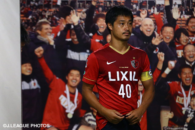 【明治安田Ｊ１ ２ｎｄ 第7節 鹿島vs仙台】選手入場を待つ小笠原　満男（鹿島）（8/21）