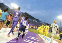 【明治安田Ｊ１ ２ｎｄ 第7節 広島vs柏】両チームの選手たちがピッチへ向かう（9/19）