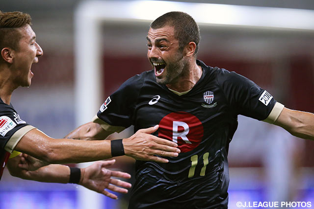 【明治安田Ｊ１ ２ｎｄ 第7節 神戸vs川崎Ｆ】CKを巧みに頭で合わせて先制したレアンドロ（神戸）（2/6）