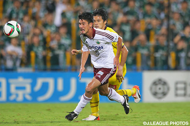 【明治安田Ｊ１ ２ｎｄ 第8節 柏vs松本】惜しいヘディングシュートを放った酒井　隆介（松本）（5/8）