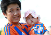 【明治安田Ｊ１ ２ｎｄ 第8節 新潟vs広島】親子で試合会場に応援にきた新潟サポーター（3/13）