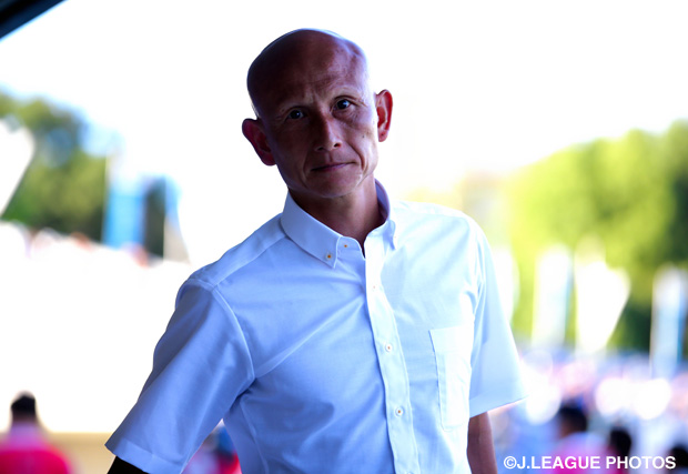 【明治安田Ｊ１ ２ｎｄ 第8節 Ｇ大阪vs清水】試合会場入りした清水の田坂　和昭監督（3/13）