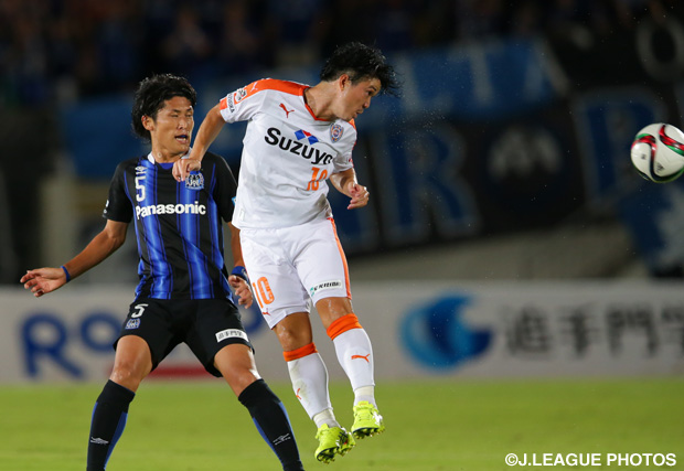 【明治安田Ｊ１ ２ｎｄ 第8節 Ｇ大阪vs清水】ヘディングでチャンスメイクをする大前　元紀（清水）（5/13）