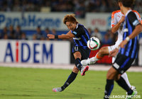 【明治安田Ｊ１ ２ｎｄ 第8節 Ｇ大阪vs清水】果敢にゴールをねらいミドルシュートを放つ倉田　秋（Ｇ大阪）（9/13）