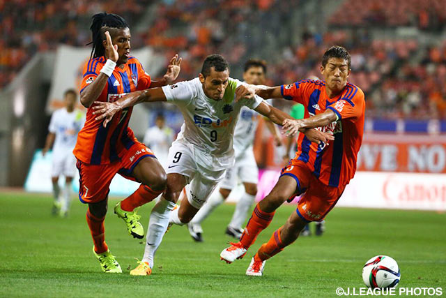 【明治安田Ｊ１ ２ｎｄ 第8節 新潟vs広島】ドリブル突破から追加点の起点となったドウグラス（広島）（11/13）