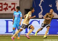 【明治安田Ｊ１ ２ｎｄ 第8節 鳥栖vs横浜FM】CKを頭で合わせ決勝点を決めたファビオ（横浜FM）（3/5）