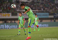 【明治安田Ｊ１ ２ｎｄ 第8節 湘南vs川崎Ｆ】ヘディングで決勝点を決めたアリソン（湘南）（3/5）