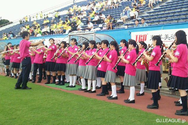 【明治安田Ｊ２ 第30節 横浜FCvs千葉】スタジアム演奏会には「日本大学高等学校・中学校吹奏楽部」のみなさんが登場した（1/4）
