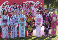 【明治安田Ｊ２ 第30節 北九州vs水戸】北九州のオフィシャルチアダンスチーム「スプラッシュ」は浴衣姿でファン・サポーターの前に登場（1/5）