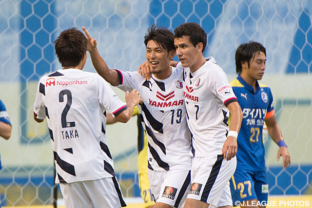 【明治安田Ｊ２ 第30節 大分vsC大阪】得意のヘディングで逆転ゴールを決めた田代　有三（Ｃ大阪）（4/4）