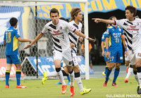 【明治安田Ｊ２ 第30節 大分vsC大阪】CKを頭で合わせ同点ゴールを決めたパブロ（Ｃ大阪）（3/4）