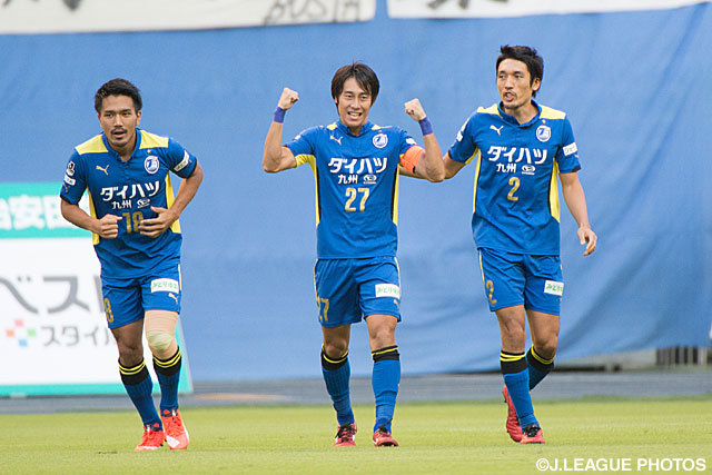 【明治安田Ｊ２ 第30節 大分vsC大阪】試合開始早々の2分に先制点を決めた三平　和司（大分）（2/4）