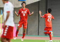 【明治安田Ｊ２ 第30節 熊本vs札幌】加入後ホーム初得点を決めた巻　誠一郎（熊本）（3/4）