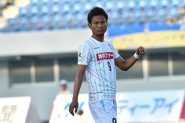 【明治安田Ｊ２ 第30節 長崎vs讃岐】先発フル出場を果たした我那覇　和樹（讃岐）（2/4）