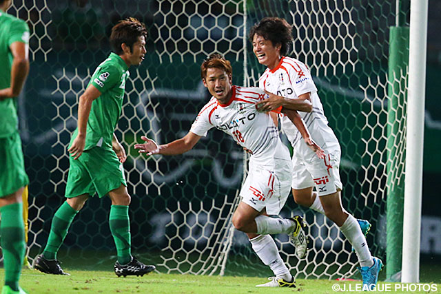 【明治安田Ｊ２ 第30節 東京Ｖvs愛媛】決勝点を決め勝利に導いた西田　剛（愛媛）（3/5）