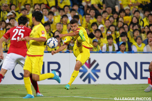 【ＡＣＬ２０１５ 準々決勝 第1戦 柏vs広州恒大】シュートを放つクリスティアーノ（柏）（9/15）