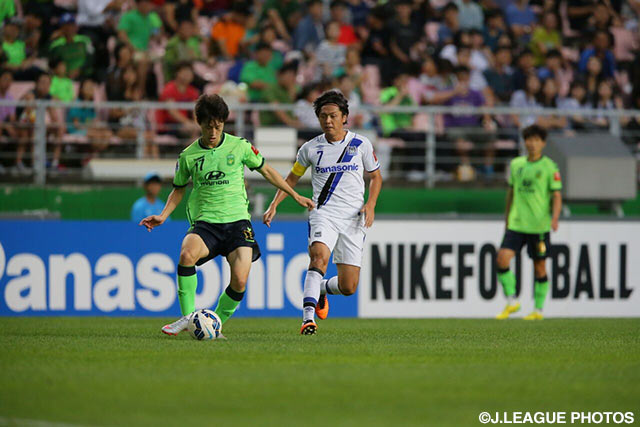 【ＡＣＬ２０１５ 準々決勝 第1戦 全北現代vsＧ大阪】この日はなかなか得意のゲームメークを披露できなかった遠藤　保仁（Ｇ大阪）（8/13）