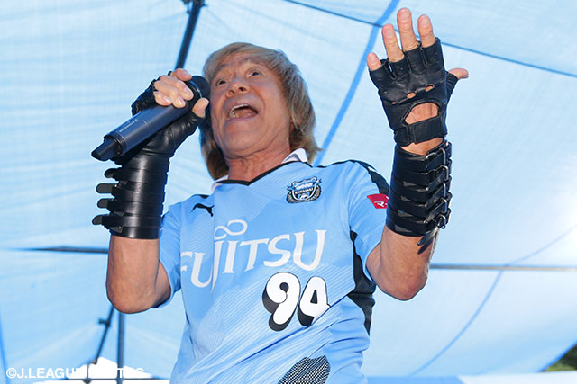 【明治安田Ｊ１ ２ｎｄ 第9節 川崎Ｆvs鹿島】「キン肉マン」主題歌でお馴染みの串田　アキラさんによるステージが開催（5/22）