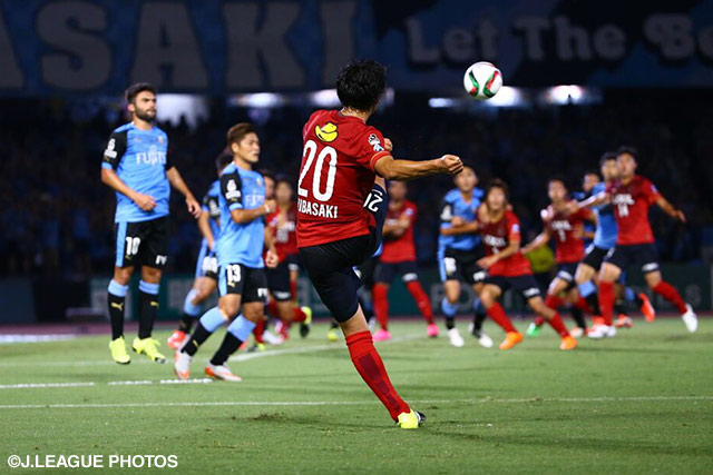 【明治安田Ｊ１ ２ｎｄ 第9節 川崎Ｆvs鹿島】フリーキックを蹴る、柴崎　岳（鹿島）（15/22）