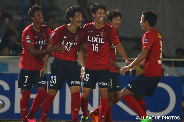 【明治安田Ｊ１ ２ｎｄ 第9節 川崎Ｆvs鹿島】追加点となる金崎　夢生（鹿島）のゴールを喜ぶ鹿島の選手たち（17/22）