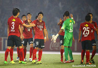 【明治安田Ｊ１ ２ｎｄ 第9節 川崎Ｆvs鹿島】試合終了直後に、勝利を喜び合う鹿島の選手たち（20/22）