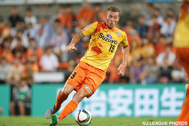 【明治安田Ｊ１ ２ｎｄ 第9節 清水vsFC東京】試合終盤にミッチェル　デューク（清水）が放った一撃はサイドネットを突いた（6/6）