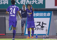 【明治安田Ｊ１ ２ｎｄ 第9節 広島vs名古屋】Ｊ１通算得点記録にあと1点と迫る156点目を決めた佐藤　寿人（広島）（2/6）